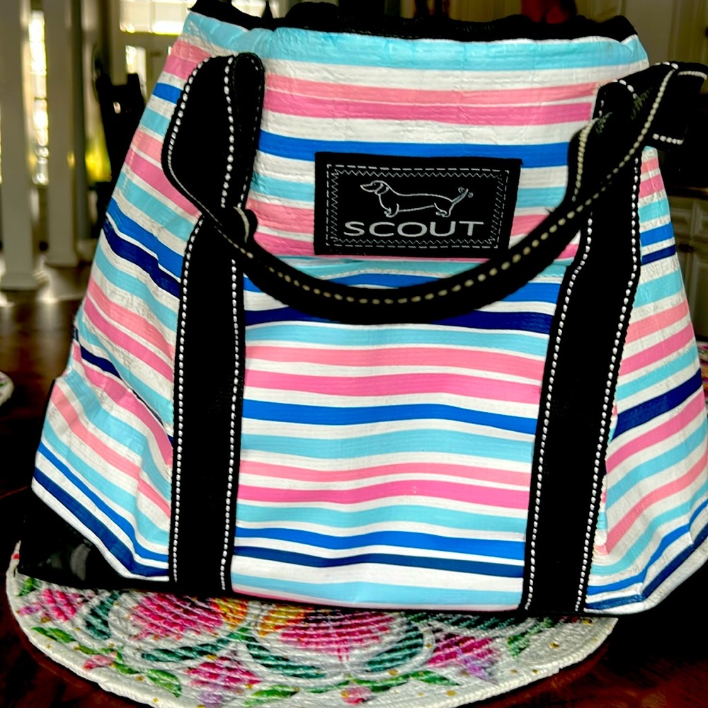 Extra large Scout tote with interior pocket